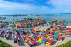 Le Vietnam accélère le développement de ports maritimes écologiques et durables pour consolider sa position dans le commerce maritime international. Photo: VNA