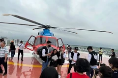 Hô Chi Minh-Ville prévoit de relancer des visites en hélicoptère à partir de mars, avec des prix débutant à 3 millions de dôngs. Photo : cafef.vn