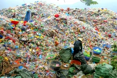 Un site de collecte de déchets plastiques pour recyclage à Lào Cai. Photo : VNA