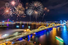 Le pont du Dragon (Cau Rông) est l'un des plus célébres de Dà Nang. Il crache du feu et de l'eau pendant un spectacle tous les week end à partir de 21h. Photo: Internet
