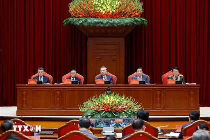 Le secrétaire général du Parti communiste du Vietnam, To Lam (au milieu), préside la conférence consacrée au bilan de la lutte contre la corruption, le gaspillage et les phénomènes négatifs durant le 13ᵉ mandat du Parti. Photo: VNA