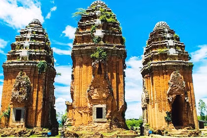 Les tours Duong Long sont édifiées par les Chams entre la fin du XIIe et le début du XIIIe siècle. Photo: nhandan.vn