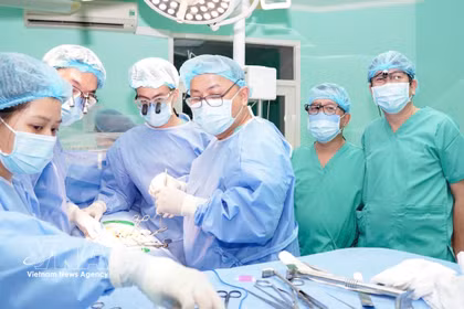Transplantation rénale à l'hôpital central de Hue. Photo : VNA