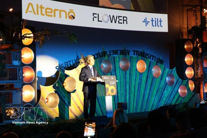 L’ambassadeur du Vietnam en Allemagne, Nguyen Dac Thanh, s'exprime lors de la cérémonie de remise des prix. Photo: VNA