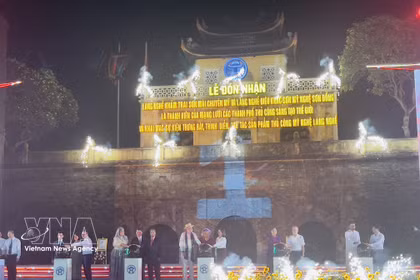 Des délégués participent à la cérémonie d'ouverture de l'événement. Photo : VNA