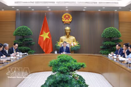 Entretien téléphonique entre le Premier ministre Le Minh Hung et son homologue néo-zélandais Christopher Luxon. Photo: VNA
