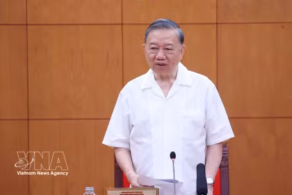 Le secrétaire général du Comité central du Parti et président de la République, To Lam, préside la séance de travail avec le Comité du Parti de la Sécurité publique et les organes concernés. Photo: VNA