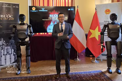 L’ambassadeur du Vietnam en Autriche, Vu Le Thai Hoang, s'exprime lors de cet événement. Photo: VNA