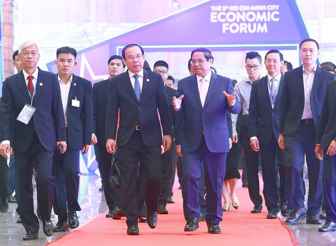 Le Premier ministre Pham Minh Chinh à la cérémonie d'ouverture du Forum économique de Ho Chi Minh-Ville 2024. Photo: VNA vna_potal_thu_tuong_du_khai_mac_dien_dan_kinh_te_thanh_pho_ho_chi_minh_lan_thu_5__7615002.jpg