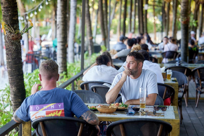 Ces dernières années, Phu Quoc est devenue l'une des destinations les plus appréciées de nombre de voyageurs du monde entier. Photo: Sun Group 3-PQ ngay cang hap dan du khach.jpg