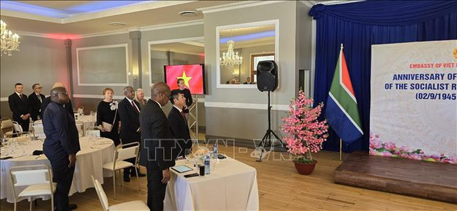 L'ambassade du Vietnam en Afrique du Sud lance une campagne de dons pour soutenir les personnes en difficulté et celles touchées par le typhon Yagi dans le pays. Photo: VNA nam-phi-3824.jpg
