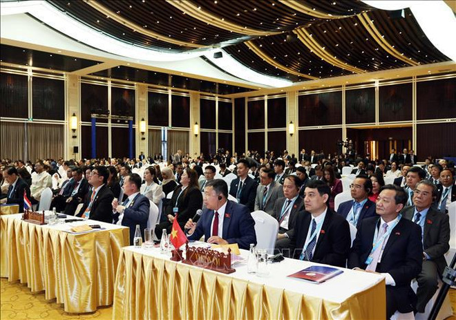 Les délégués à la première séance pléninaire de l'AIPA-45. Photo: VNA hình_ảnh (2).jpg