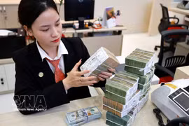 Les banques mettent en œuvre diverses solutions pour soutenir les entreprises. Photo : VNA