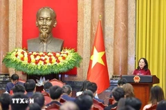 La vice-présidente de la République, Vo Thi Anh Xuân, s'exprime à la rencontre avec les délégués du 6e Forum mondial des jeunes intellectuels vietnamiens. Photo: VNA
