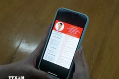 Les informations concernant les candidats au Conseil populaire provincial de Khanh Hoa pour le mandat 2026-2031 sont diffusées sur des plateformes d'information numériques. Photo : VNA 