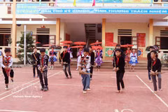 Élèves du lycée internat Nan Ma, commune de Pa Vay Su, province de Tuyen Quang. Photo : VNA
