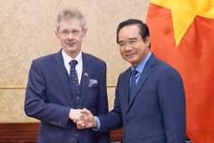 Le président du Comité populaire de Ho Chi Minh-Ville, Nguyen Van Duoc (à droite), et le président du Sénat du Parlement de la République tchèque, Milos Vystrcil. Photo: VNA