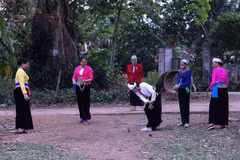 Le "đánh cù", fleuron des jeux traditionnels de l'ethnie Muong à Phu Tho