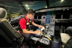 Les ingénieurs de Vietjet travaillent sans relâche pendant 32 heures pour mettre à jour le logiciel de la flotte d'Airbus A320 de la compagnie. Photo : Vietjet