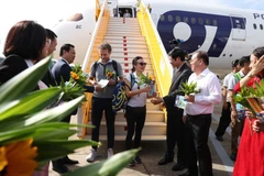 L'accueil du 20 millionièmes touristes internationaux de l’année. Photo: VNA