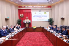 Entretien entre le général Luong Tam Quang, ministre vietnamien de la Sécurité publique, et le général Viktor Zolotov, directeur de la Garde nationale de Russie (Rosgvardia). Photo: VNA