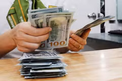 Les transferts de fonds constituent une ressource importante pour l’économie nationale. Photo : Vietnam+