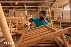 Les principales importations canadiennes en provenance du Vietnam incluent des chaises à cadre en bois ainsi que des meubles de salon, de salle à manger et de chambre à coucher. Photo: VNA