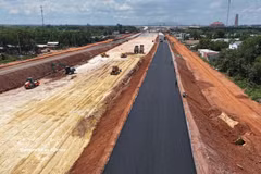 Le secteur de la construction, pilier de l’économie nationale, est appelé à jouer un rôle central pour atteindre une croissance annuelle moyenne du PIB supérieure à 10 %. Photo: VNA