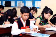 Des élèves issus de minorités ethniques à l'école. Photo d'illustration : VNA