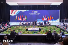 Le Premier ministre Pham Minh Chinh à la session plénière du 47ᵉ Sommet de l’ASEAN. Photo: VNA