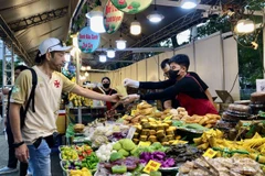 Des plats traditionnels attirent des visiteurs étrangers. Photo: VNA