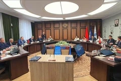 Les délégués particiopent au séminaire. Photo: VNA