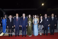 Adieux au secrétaire général et président To Lam et à son épouse à l'aéroport international Don Mueng. Photo : VNA.