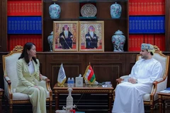 La vice-ministre des Affaires étrangères, Nguyên Minh Hang, rencontre Sheikh Faisal Abdullah Al Rawas, président de la Chambre de commerce et d’industrie d’Oman (OCCI). Photo: VNA