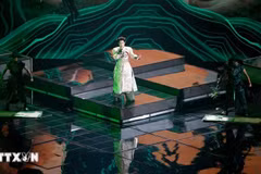 Le chanteur Duc Phuc, représentant du Vietnam, remporte une victoire éclatante au concours musical international Intervision 2025. Photo: VNA