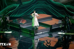 Le chanteur Duc Phuc, représentant du Vietnam, remporte une victoire éclatante au concours musical international Intervision 2025. Photo: VNA