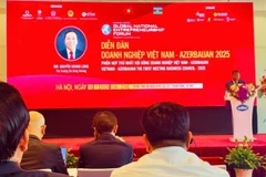 Le vice-ministre vietnamien de l'Industrie et du Commerce, Nguyen Hoang Long, s'exprime au Forum. Photo: VNA