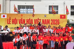 Un numéro artistique des enfants vietnamiens lors du Festival culture du Vietnam à Osaka. Photo: VNA