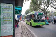 Dès le 1er avril, Hanoï déploie dix nouvelles lignes de bus électriques. Photo: VNA