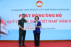 Cérémonie de lancement de la collecte de fonds "Pour la mer et les îles du Vietnam". Photo: hanoimoi