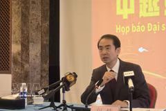 L’ambassadeur de Chine au Vietnam, He Wei, à la rencontre avec la presse, le 21 avril à Hanoï. Photo: VNA