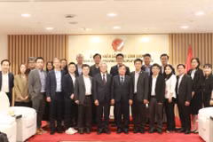 Des autorités de la province de Binh Duong et la dégélation du groupe taïwanais MiTAC. Photo: VNA