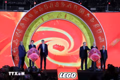 Cérémonie d'inauguration de l'usine Lego à Binh Duong. Photo : Van Huong/VNA
