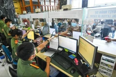 Les particuliers et les entreprises demandent des visas. Photo : Internet