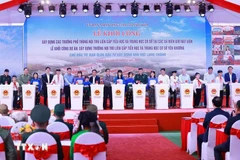 Cérémonie de lancement de la construction simultanée de 72 écoles dans ses zones frontalières. Photo: VNA