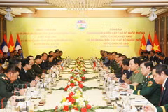Entretien entre les ministres de la Défense du Vietnam et du Laos. Photo: VNA