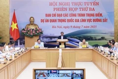 Le Premier ministre Pham Minh Chinh préside la troisième réunion du Comité de pilotage des ouvrages majeurs et des projets ferroviaires d’importance nationale. Photo: VNA