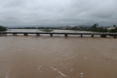 Les eaux des rivières de Quang Ngai sont montées en flèche. Photo: VNA