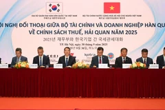 Les délégués participent au dialogue entre des entreprises sud-coréennes et le ministère vietnamien des Finances. Photo: VNA