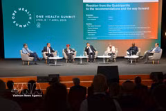 Un colloque se tient dans le cadre du Sommet « One Health ». Photo : VNA
